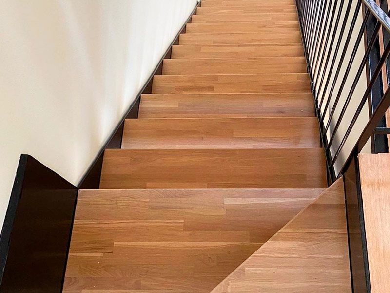 Escaleras de madera con acabados de calidad