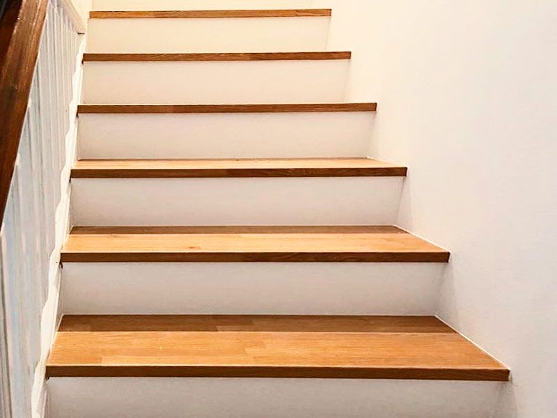 Escales de fusta a mesura amb V