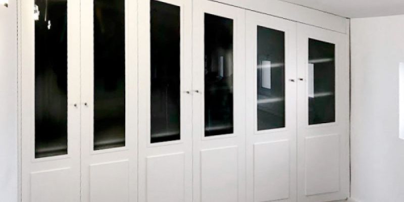 Armarios de madera empotrado abuhardillado con V