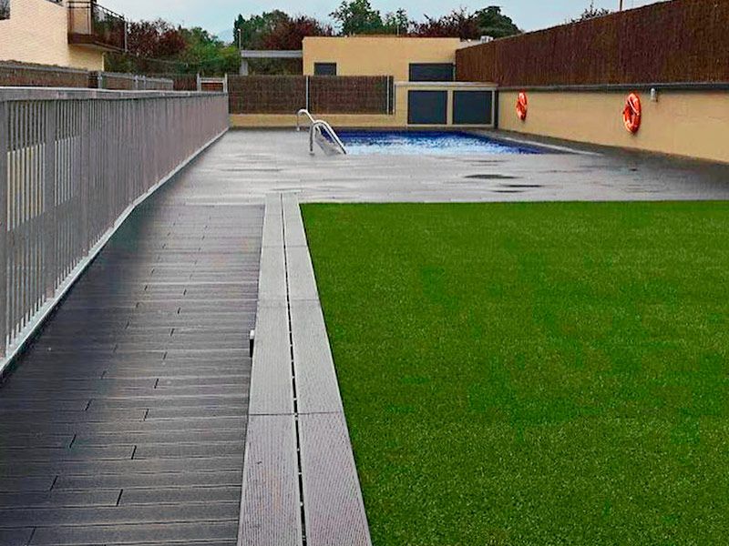 Sòl de piscina de fusta a Barcelona